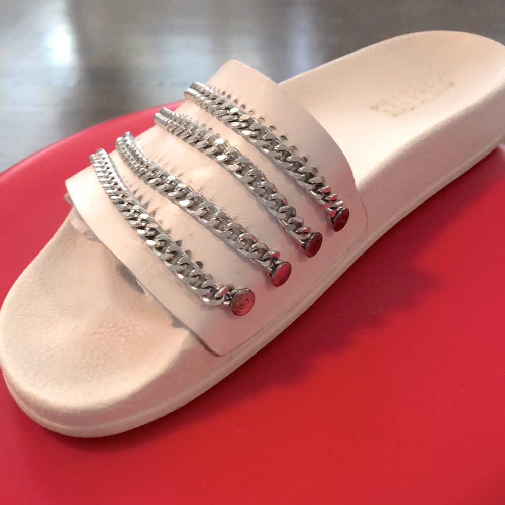 Stylish,comfortable white flip flops,with metal chain,size 9